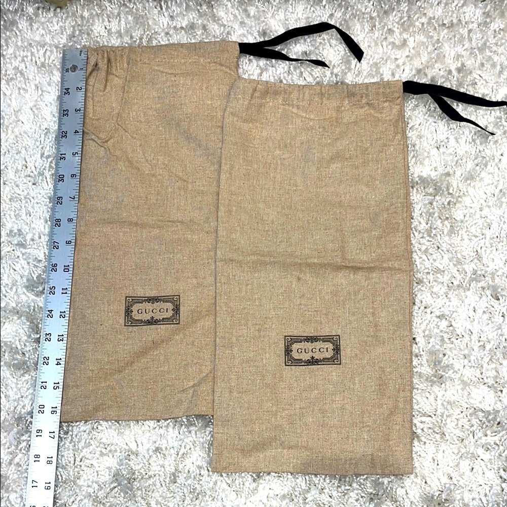 ❤️Authentic Gucci Beige Dust Bags with Black Ties
16x8